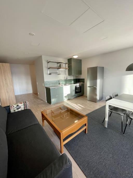 Newly Built Bright Apartment, Close To Everything If You Want To Visit Stockholm, You Will Find The Perfect Accommodation Here! Ferry Line 80 Makes It Very Convenient And Easy To Get To The City Center Nacka Exterior photo