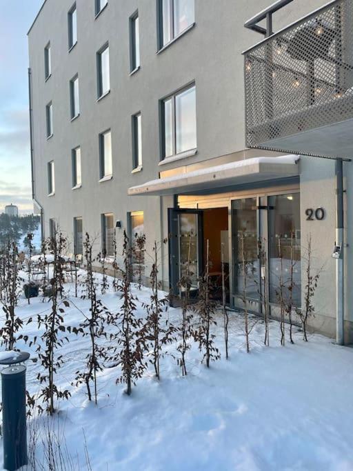 Newly Built Bright Apartment, Close To Everything If You Want To Visit Stockholm, You Will Find The Perfect Accommodation Here! Ferry Line 80 Makes It Very Convenient And Easy To Get To The City Center Nacka Exterior photo