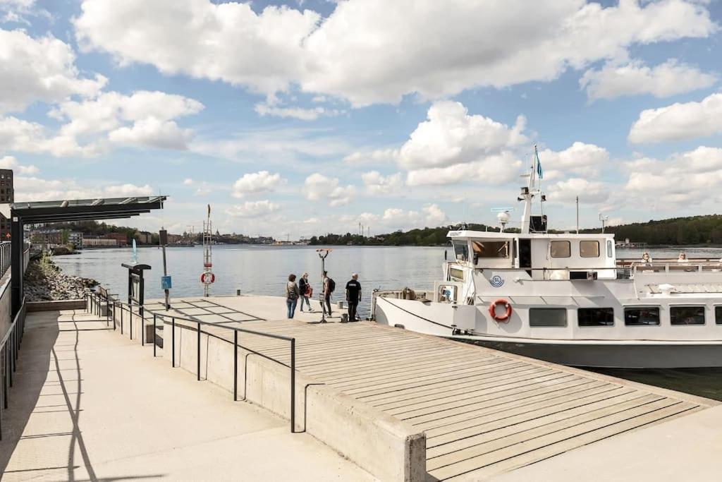 Newly Built Bright Apartment, Close To Everything If You Want To Visit Stockholm, You Will Find The Perfect Accommodation Here! Ferry Line 80 Makes It Very Convenient And Easy To Get To The City Center Nacka Exterior photo