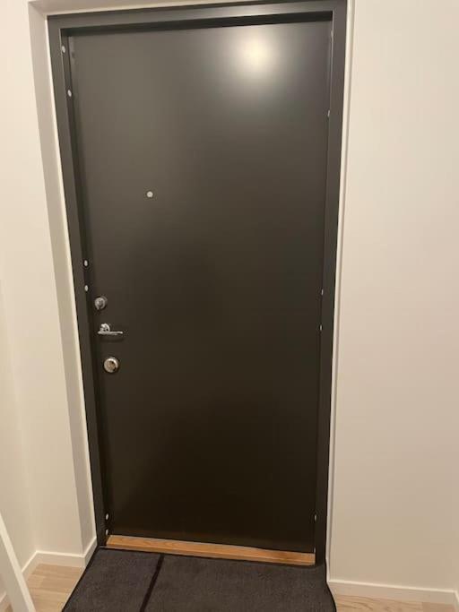 Newly Built Bright Apartment, Close To Everything If You Want To Visit Stockholm, You Will Find The Perfect Accommodation Here! Ferry Line 80 Makes It Very Convenient And Easy To Get To The City Center Nacka Exterior photo