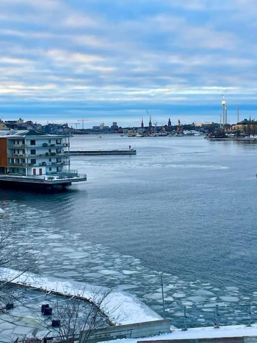 Newly Built Bright Apartment, Close To Everything If You Want To Visit Stockholm, You Will Find The Perfect Accommodation Here! Ferry Line 80 Makes It Very Convenient And Easy To Get To The City Center Nacka Exterior photo